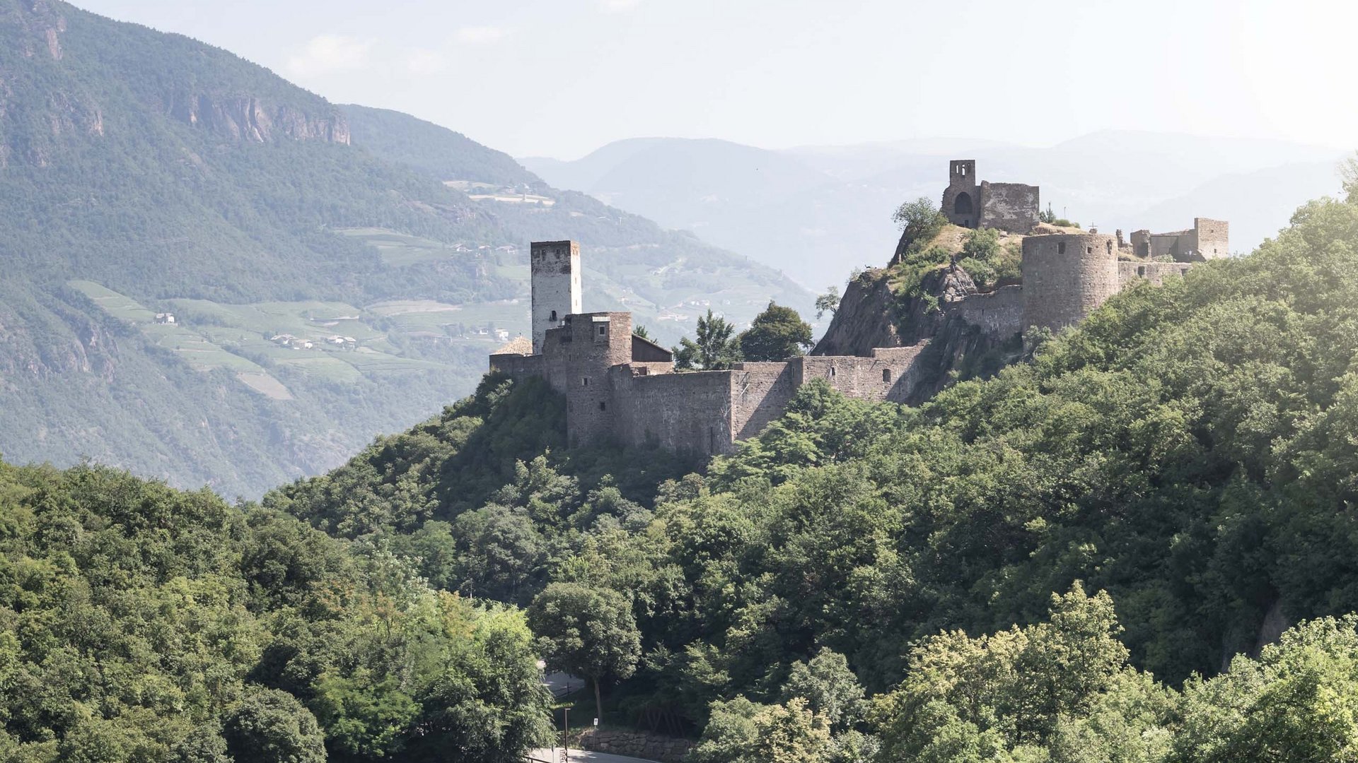 Ausflüge um Ihre Zimmer/Ferienwohnung: in Bozen und Umgebung Ausflüge um Ihre Zimmer/Ferienwohnung: in Bozen und Umgebung